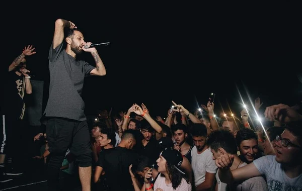 Tanınmış azərbaycanlı reperin bu halı görənləri DƏHŞƏTƏ GƏTİRİR - FOTO