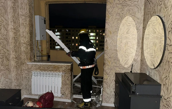 Sarayda partlayış: Binaya və avtomobilə ziyan dəyib - FOTO