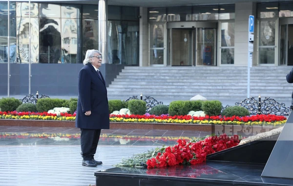 Dövlət və hökumət rəsmiləri Xocalı soyqırımı abidəsini ziyarət ediblər - FOTO