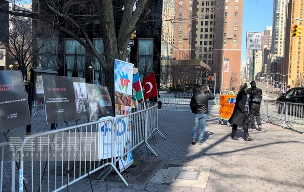 BMT-nin binası önündə Xocalıya həsr olunmuş sərgi təşkil edilib - FOTO