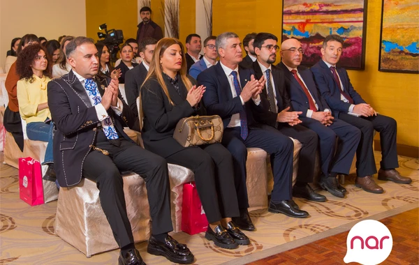 Ünsiyyət hər kəs üçün: indi jest dilini öyrənmək daha rahat oldu - FOTO