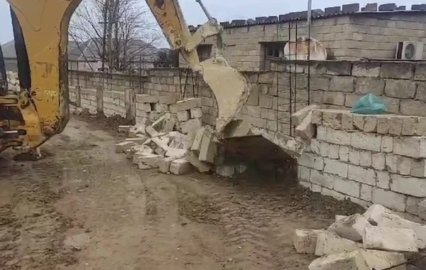 Xırdalanda və Mehdiabadda qanunsuz tikililər sökülüb - FOTO\VİDEO