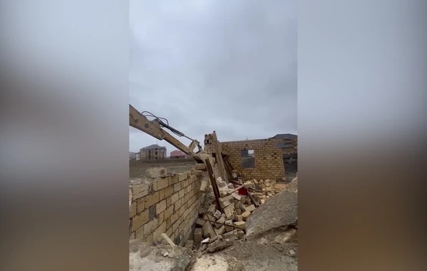 Xırdalanda və Mehdiabadda qanunsuz tikililər sökülüb - FOTO\VİDEO