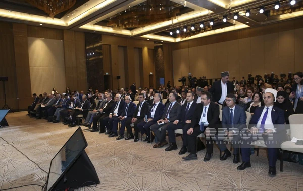 Bakıda islamofobiya ilə mübarizəyə dair beynəlxalq konfrans yekunlaşıb, kommunike qəbul edilib - YENİLƏNİB - FOTO