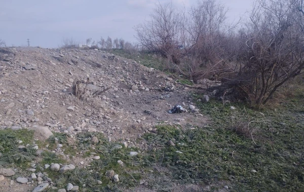 Zərdabda Qarasu çayının sahilində silah-sursat aşkarlanıb - FOTO