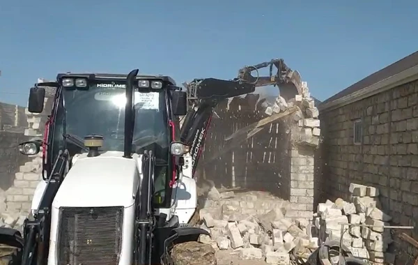 Bakıda və Şəmkirdə qanunsuz tikililər sökülüb - FOTO\VİDEO