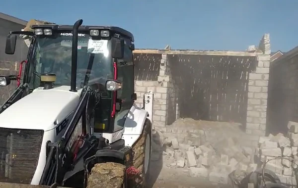 Bakıda və Şəmkirdə qanunsuz tikililər sökülüb - FOTO\VİDEO