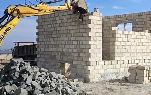 Bakıda və Şəmkirdə qanunsuz tikililər sökülüb - FOTO\VİDEO