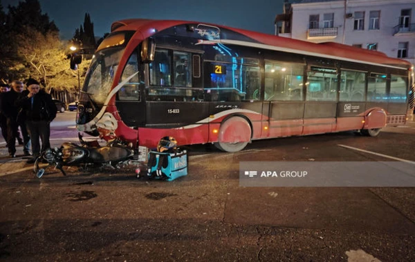 Автобус Baku Bus сбил мотоциклиста - ФОТО