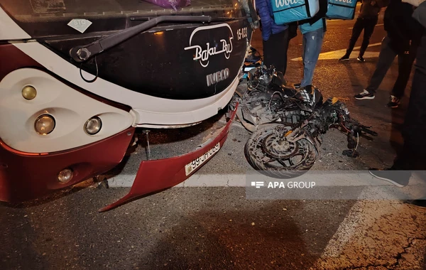 "Baku Bus"un avtobusu motosikletçini vurub xəstəxanalıq etdi - FOTO