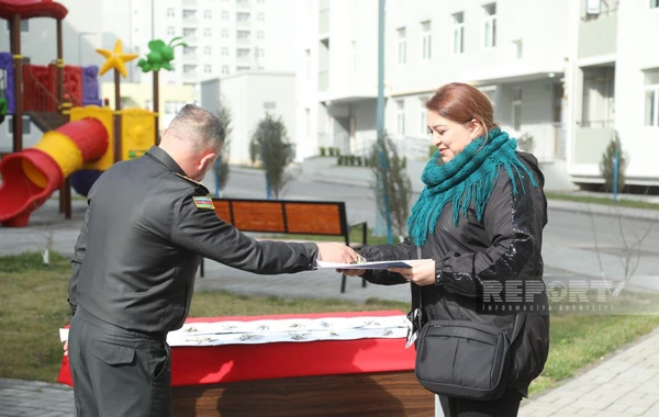 Qüsursuz xidmət etmiş bir qrup hərbi qulluqçuya mənzil verilib - FOTO