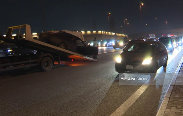 Aeroport yolunda 3 maşın toqquşub - Xəsarət alan var - FOTO