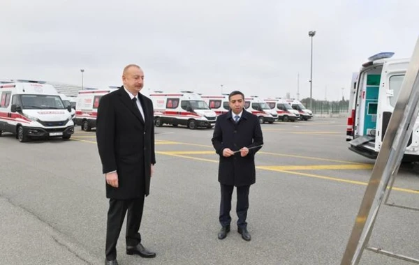 Президент Ильхам Алиев ознакомился с новоприобретенными современными автомобилями скорой помощи - ФОТО