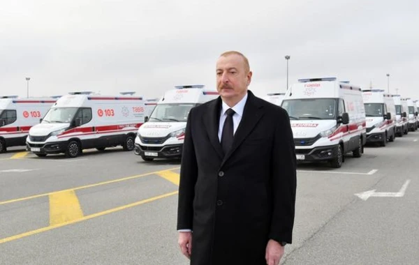 Президент Ильхам Алиев ознакомился с новоприобретенными современными автомобилями скорой помощи - ФОТО