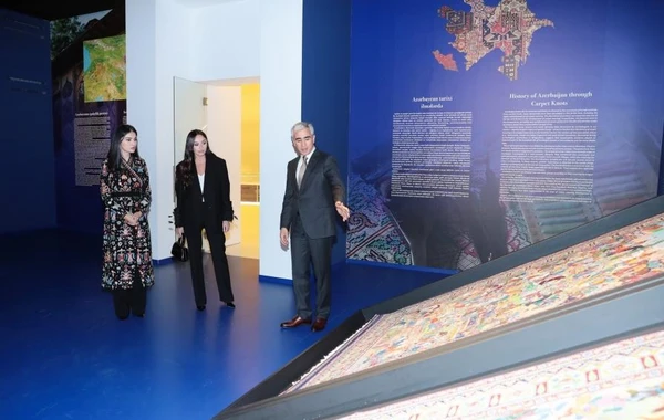 Mehriban Əliyeva “İlmələrdə yaşayan irs: Özbəkistan tikmələrinə səyahət” adlı sərgidə iştirak edib - FOTO