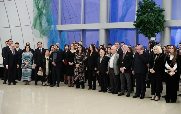 Мехрибан Алиева приняла участие в открытии выставки, посвященной Узбекистану - ФОТО