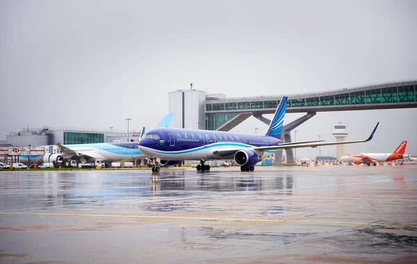 AZAL Londonun daha bir hava limanına uçuşlara başladı - FOTO