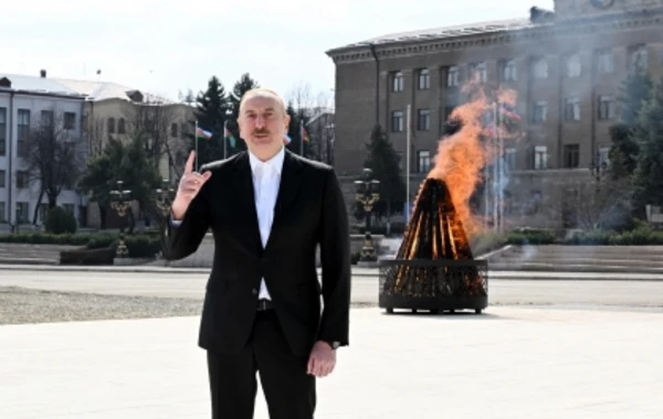 İlham Əliyev Xankəndi şəhərində Novruz tonqalını alovlandırıb - YENİLƏNİB - FOTO