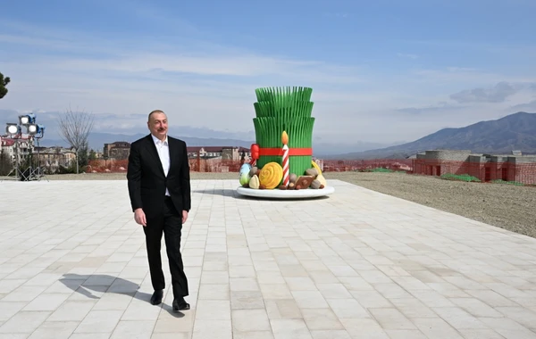İlham Əliyev Xankəndi şəhərində Novruz tonqalını alovlandırıb - YENİLƏNİB - FOTO