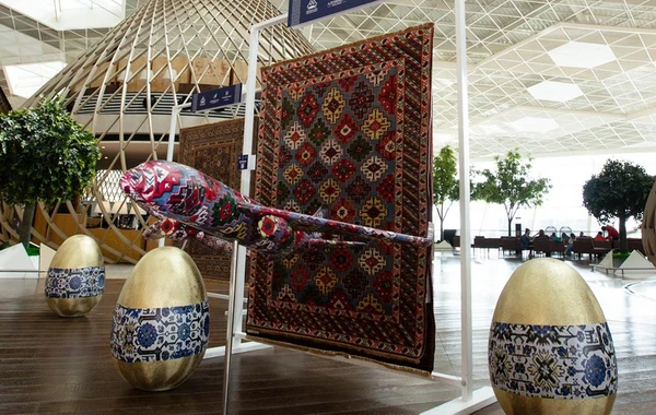 Bakı hava limanında Novruz sehri: xalçalar, təyyarələr və milli dəyərlər - FOTO
