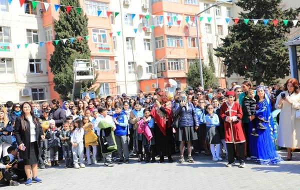 Bakının abad məhəllələrində bayram şənlikləri və konsert proqramları təşkil edilir - FOTO