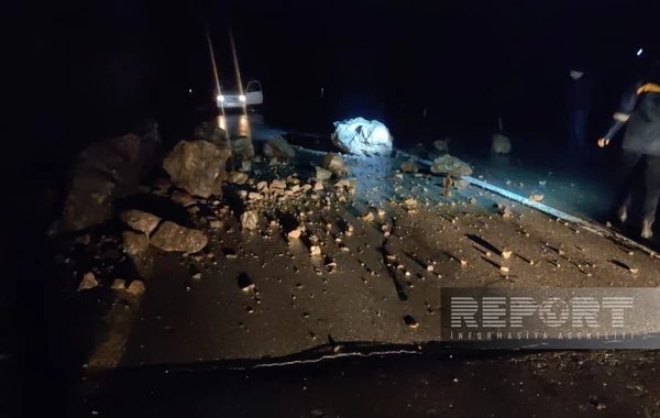 Şahbuzda avtomobil yolunda dağ uçqunu baş verib - FOTO