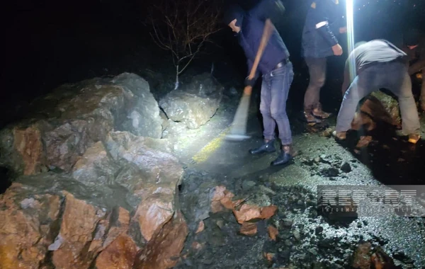 Şahbuzda avtomobil yolunda dağ uçqunu baş verib - FOTO