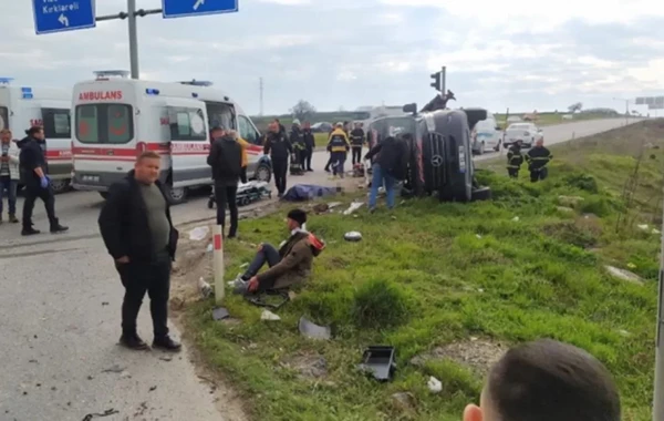 Türkiyədə TIR avtobusla toqquşdu: 5 ÖLÜ, 10 YARALI - FOTO