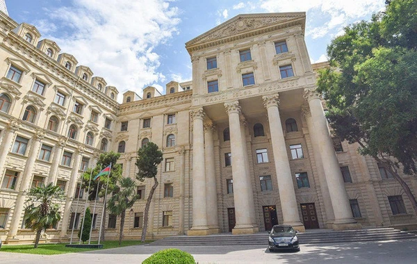 Rəsmi Bakı Fransanı Azərbaycanın daxili işlərinə qarışmamağa, təxribat xarakterli bəyanatlara son qoymağa çağırıb