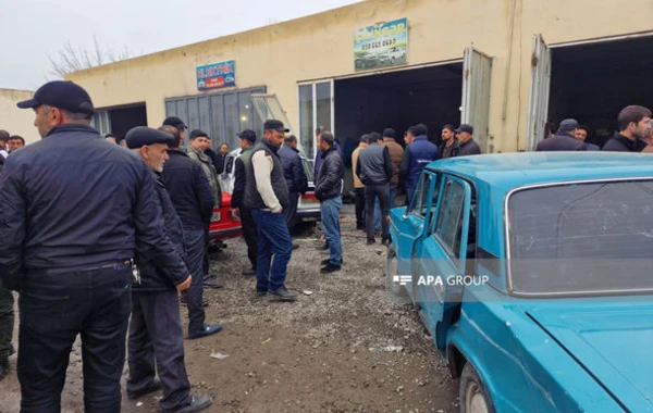 Bərdədə avtomobil iki maşına çırpılıb: Xəsarət alanlar var - FOTO/VİDEO