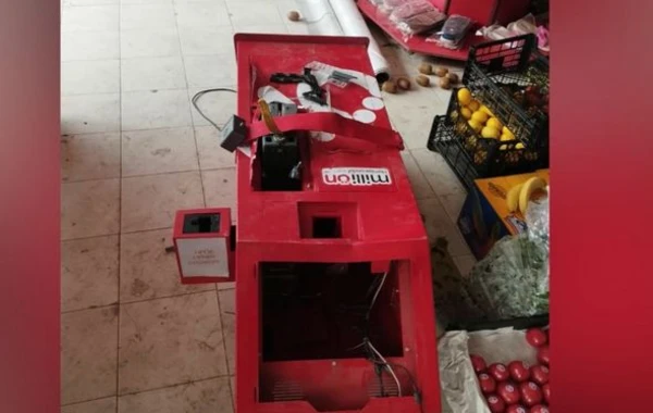 Terminaldan 10 minə yaxın pul oğurladılar - FOTO/VİDEO