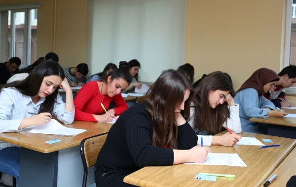 Tələbələr bu halda təhsil müəssisəsini, ixtisasını, təhsilalma formasını dəyişdirə bilməyəcək
