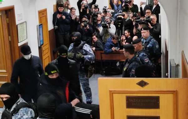 Rusiyada terror aktı törətməkdə şübhəli bilinənlər barəsində 2 ay müddətinə həbs qətimkan tədbiri seçilib - FOTO/VİDEO