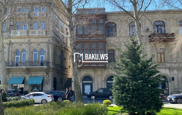 Bakıda tarixi binaya müdaxilə olunur? - FOTO
