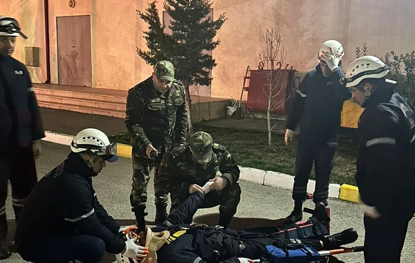 FHN zərərçəkmişlərin xilas edilməsi mövzusunda gecə təlimi keçirib - FOTO