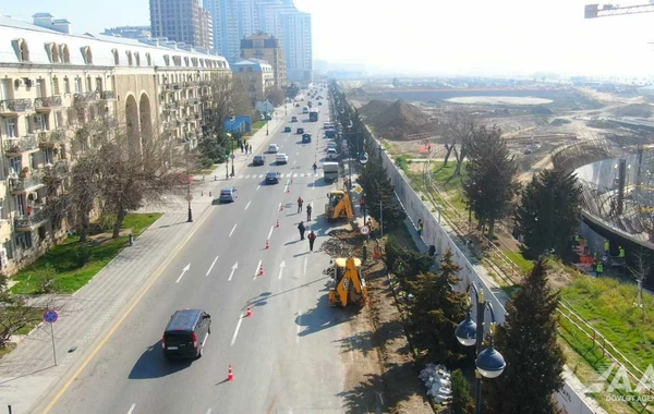 На одном из проспектов Баку ведется капитальный ремонт - ФОТО