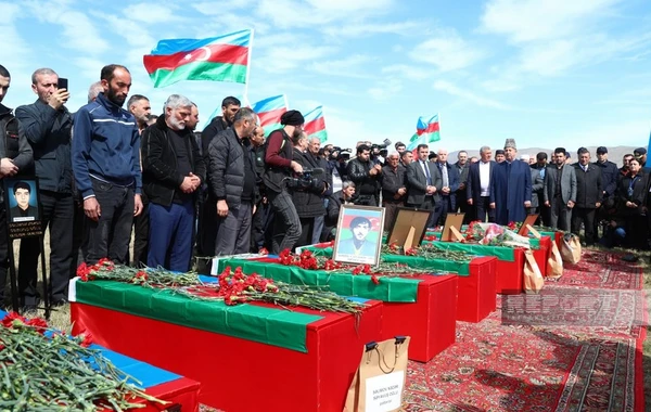 Xocalıda qalıqları aşkarlanan 7 nəfərin dəfn mərasimi keçirilib - YENİLƏNİB - FOTO/VİDEO
