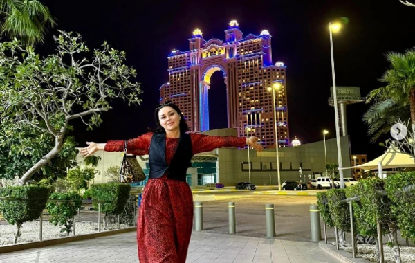 Xatirə İslamın həyat yoldaşı və oğlu ilə BƏƏ-dən GÖRÜNTÜLƏRİ - FOTO