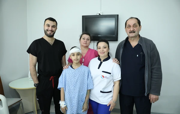 Qobuda it dişləyən uşağı əməliyyat edən cərrah: Saçını saxlamağa çalışdıq