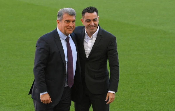 Laporta nə üçün Xavinin "Barselona"da qalmasını istəyir?