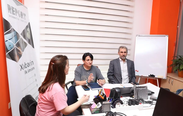 Redaktordan gənclərə məsləhət: “Yazı yazanda özünüzün qəddar redaktoru olun” - FOTO