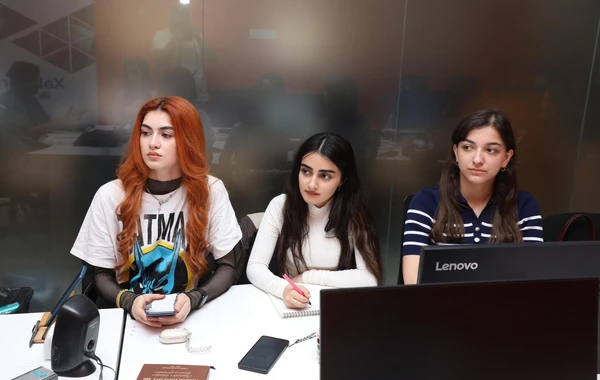 Redaktordan gənclərə məsləhət: “Yazı yazanda özünüzün qəddar redaktoru olun” - FOTO