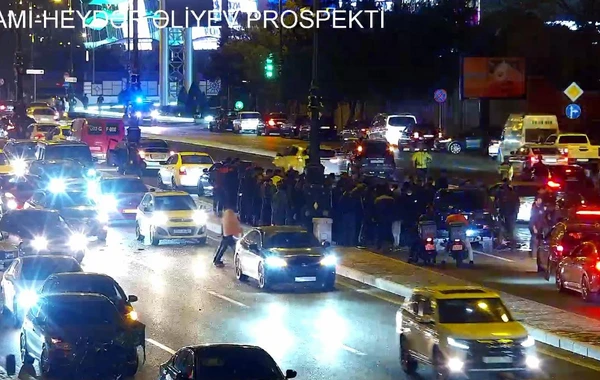 Bakıda AĞIR QƏZA: Mərkəzi yol bağlandı, xəsarət alanlar var - FOTO/VİDEO