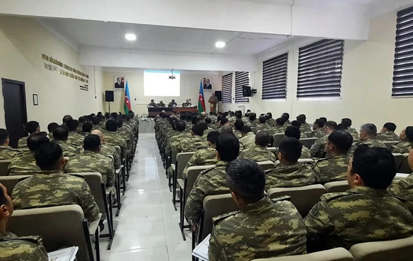 Hərbi hissələrdə birinci rübün nəticələrinə dair yekun iclaslar keçirilib - FOTO