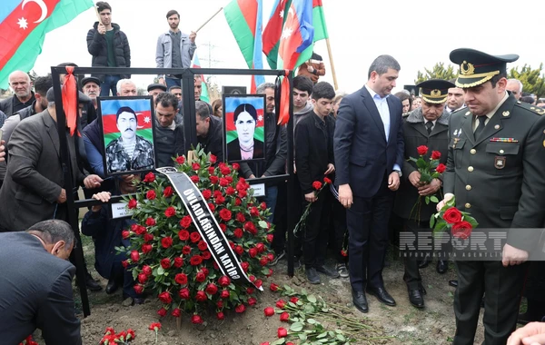 Xocalıda kütləvi məzarlıqda tapılan ər-arvadın qalıqları dəfn edilib - YENİLƏNİB - FOTO
