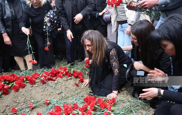 Xocalıda kütləvi məzarlıqda tapılan ər-arvadın qalıqları dəfn edilib - YENİLƏNİB - FOTO