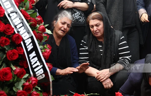 Xocalıda kütləvi məzarlıqda tapılan ər-arvadın qalıqları dəfn edilib - YENİLƏNİB - FOTO