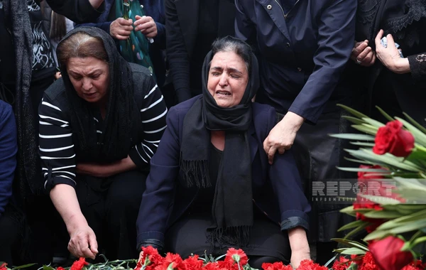 Xocalıda kütləvi məzarlıqda tapılan ər-arvadın qalıqları dəfn edilib - YENİLƏNİB - FOTO