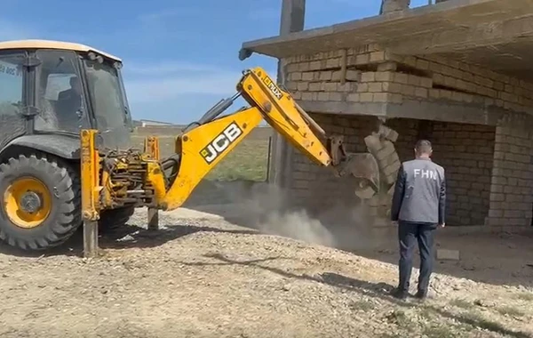 Abşeronda qanunsuz tikililər sökülüb - FOTO\VİDEO