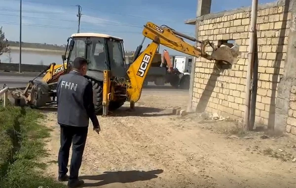 Abşeronda qanunsuz tikililər sökülüb - FOTO\VİDEO